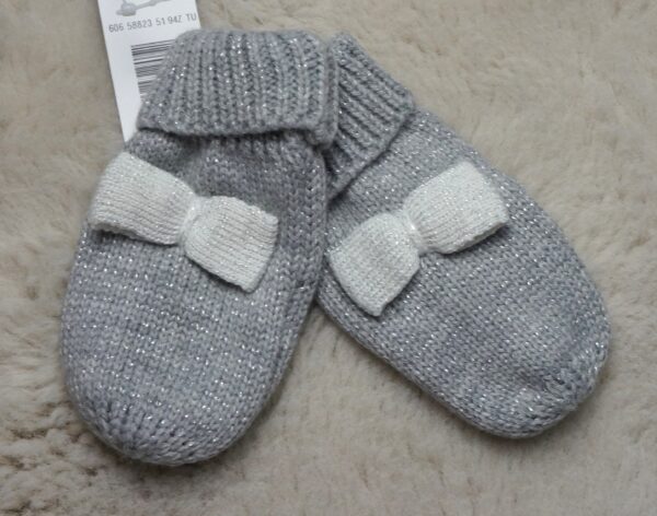 Grijze Gebreide Babyhandschoenen met Witte Strikjes