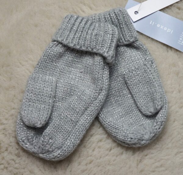 Grijze Gebreide Babyhandschoenen met Witte Strikjes - Afbeelding 2