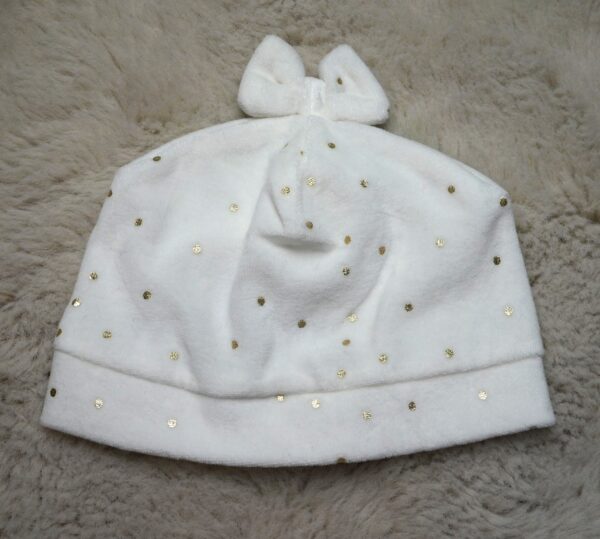Witte Babymuts met Gouden Accenten